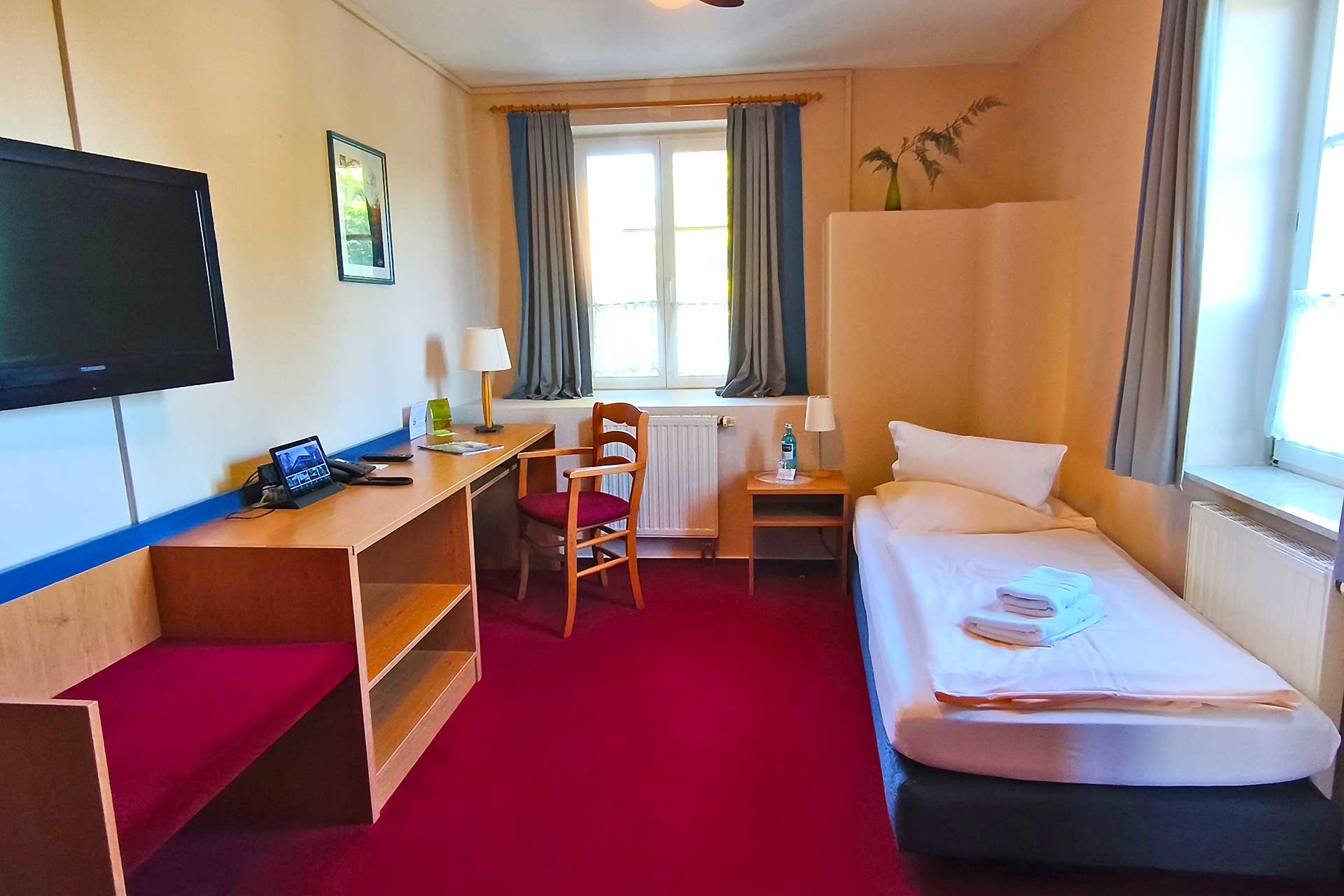 Desk in the single room